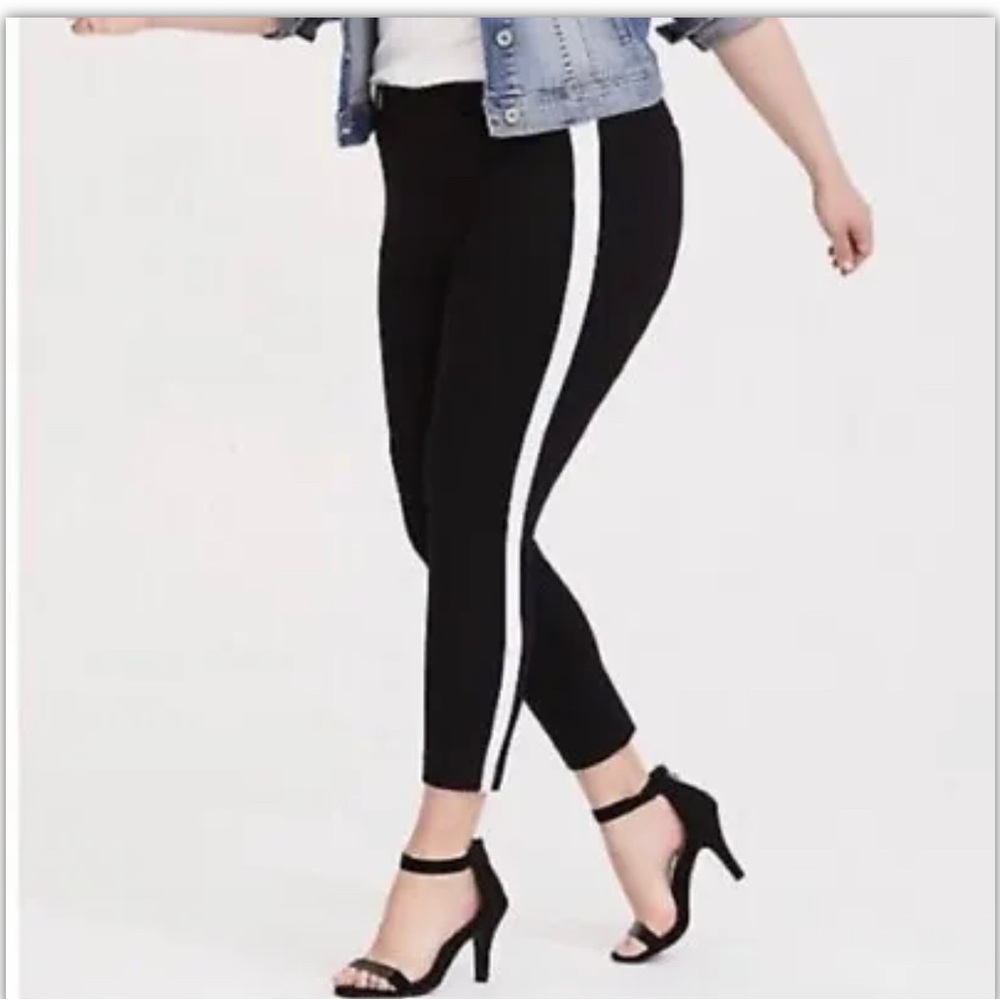 Torrid Womens Black Ponte Knit Pants Size 20 Black with White Stripe Cropped